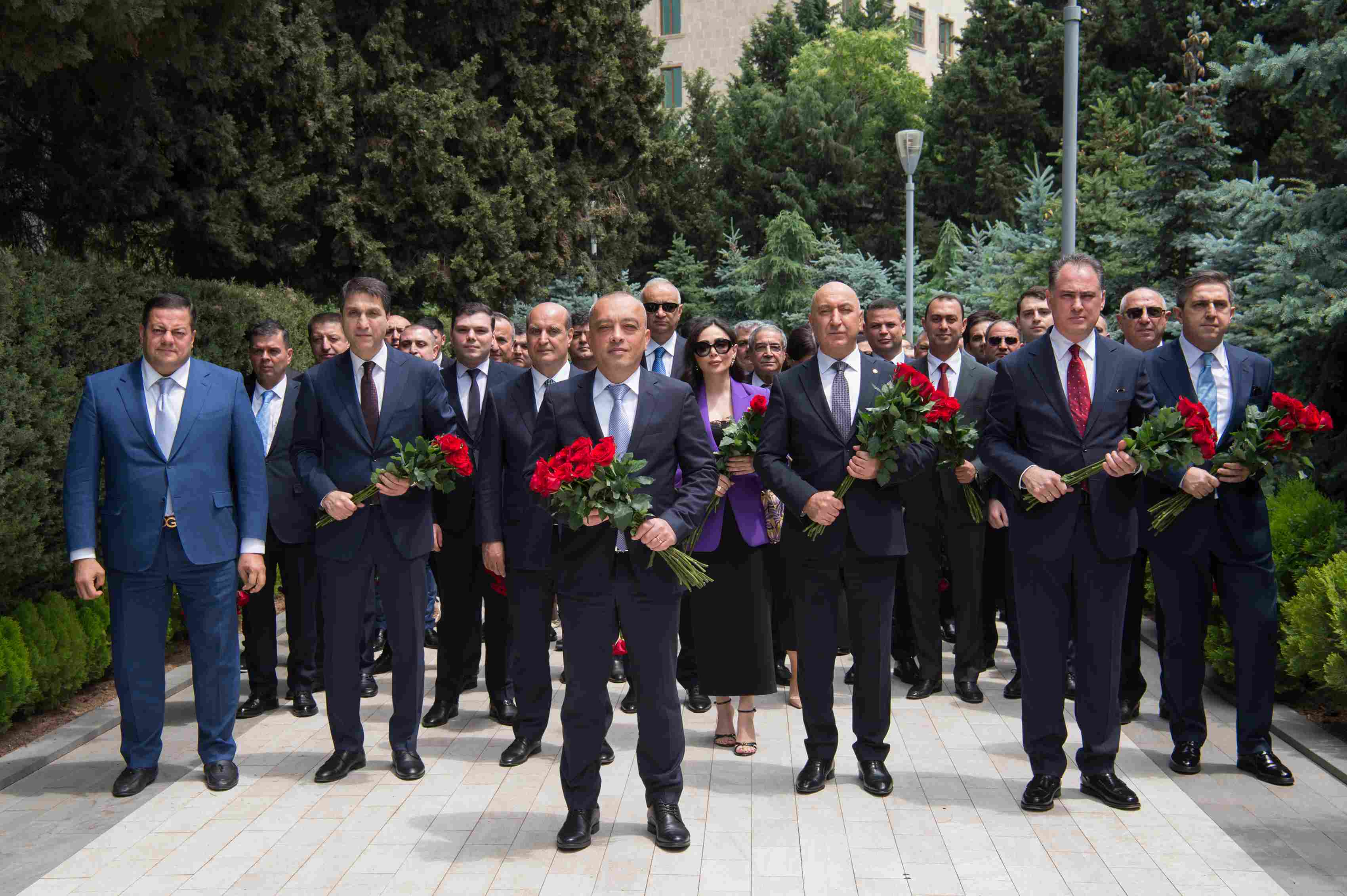 “Su Təsərrüfatı və Meliorasiya İşçiləri Günü” peşə bayramı ilə əlaqədar ADSEA kollektivi Fəxri Xiyabanı ziyarət edib